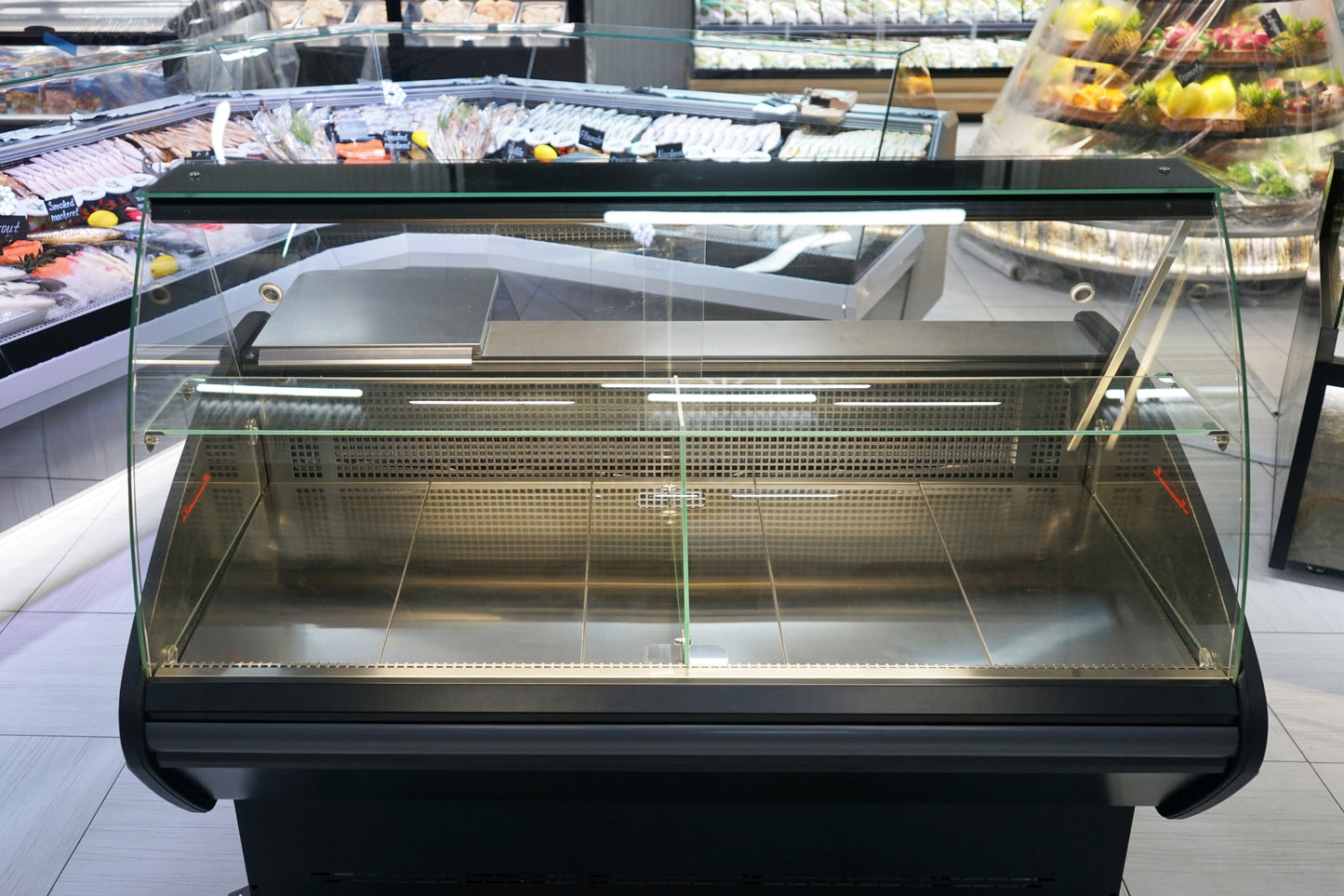 Kühltheke RHEA 1090 mm schwarz, LED-Beleuchtung, gekühlter Unterbau
