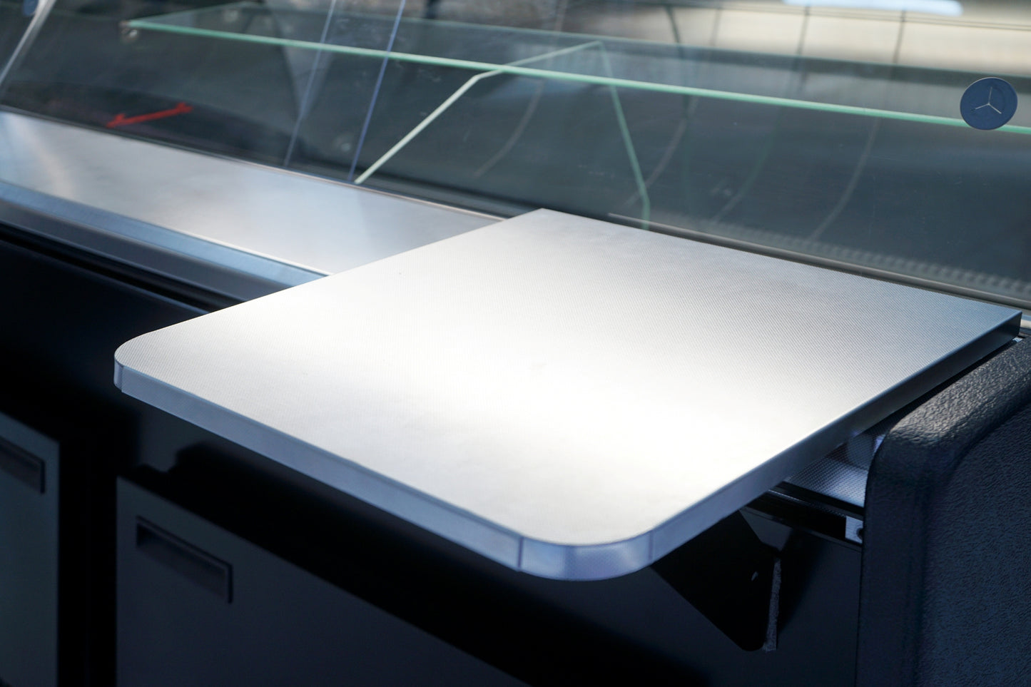 Kühltheke RHEA 1090 mm schwarz, LED-Beleuchtung, gekühlter Unterbau