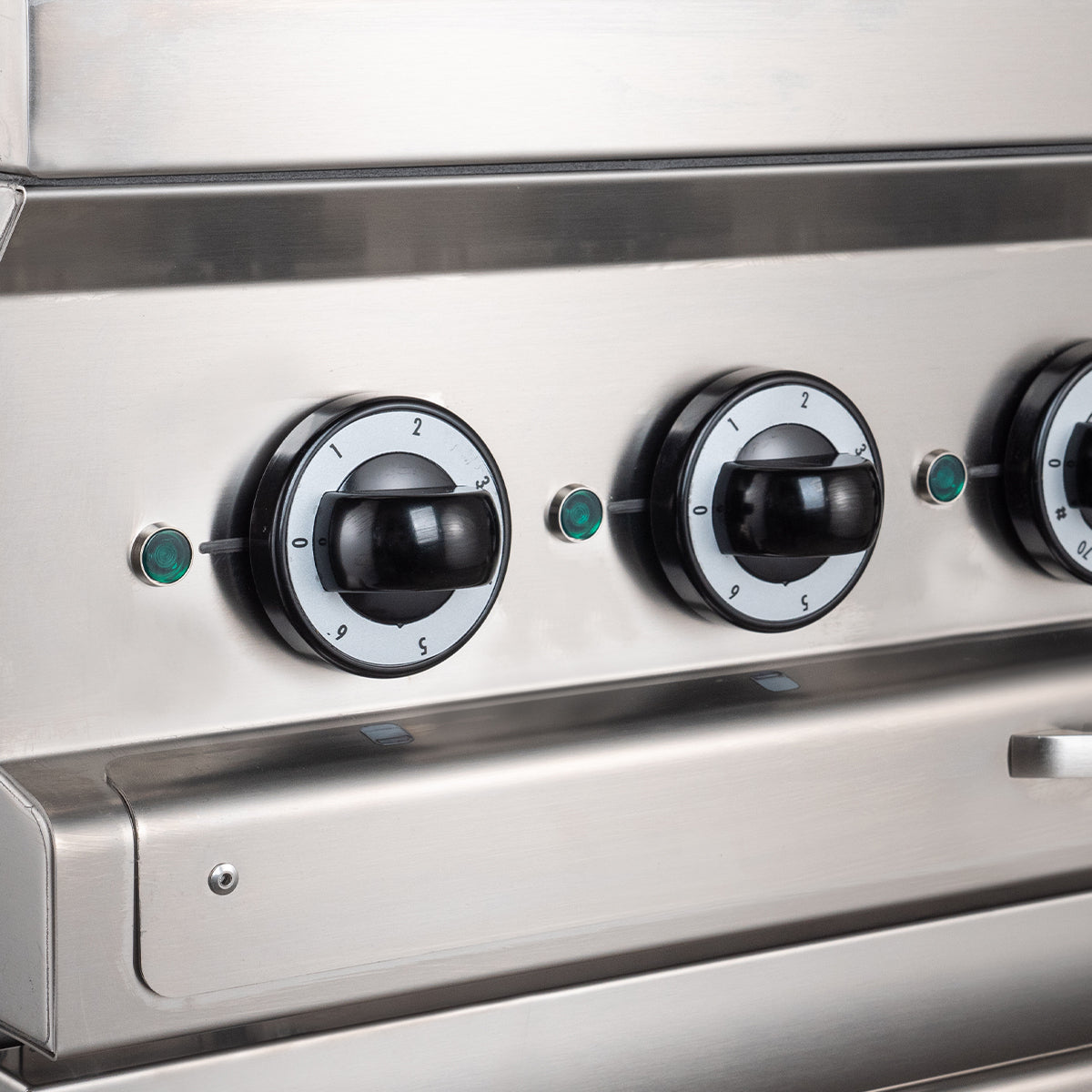 Elektroherd Serie 77 - 70/70 mit Elektrobackofen Umluft - quadratische, abgesenkte Kochfelder