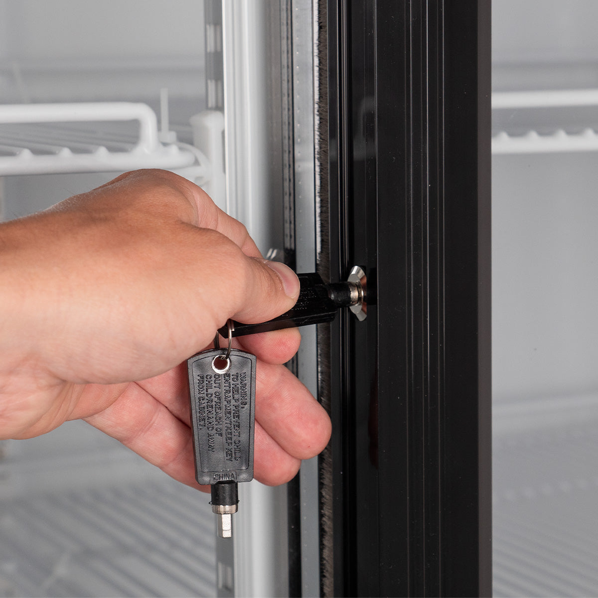 Getränkekühlschrank ECO 1000 mit Schiebetüren und Leuchtaufsatz