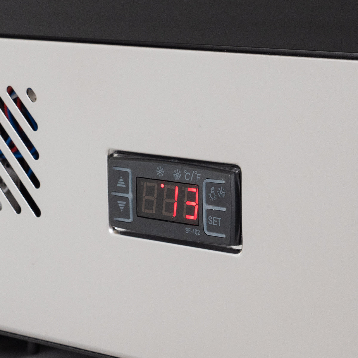 Kühlvitrine ECO 160 Liter, 880 mm, mit LED-Beleuchtung und 2 Ablagen