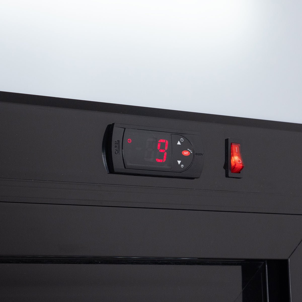 Getränkekühlschrank ECO 630 mit Leuchtaufsatz und Schiebetüren